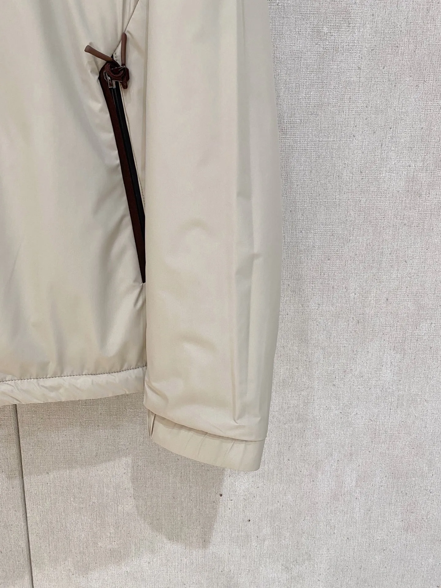 Zegna ： ， ， ， 、 ， ； ， Breathable， ， ， 。 ： ， ， ， ； ， ， ； ， ； logo， ， 。 ： ， ， ； ， ， T 、 、 ； ， ； ， ， ； ， ， 。 ： 、 、 ， ， Versatile 。 ：Cream White、 、Black （ Gray ） Sizes：M-4XL
